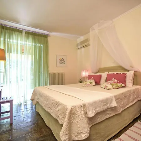 Isabella Country House, *